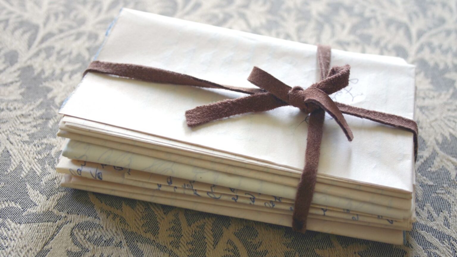 How to Choose Between SelfPublishing, Hybrid Publishing, and